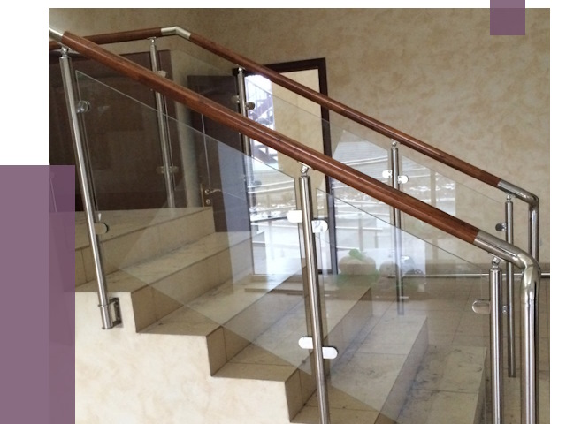 Комбинированные перила из металла и дерева в Кимовске